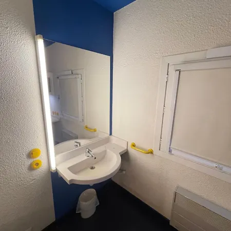 Hotel Hotelf1 A7 3*