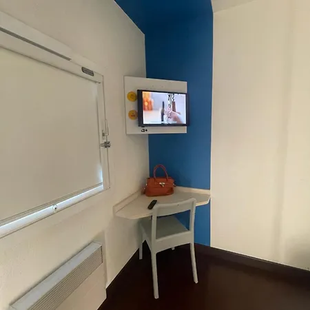 Hotel Hotelf1 A7 3*
